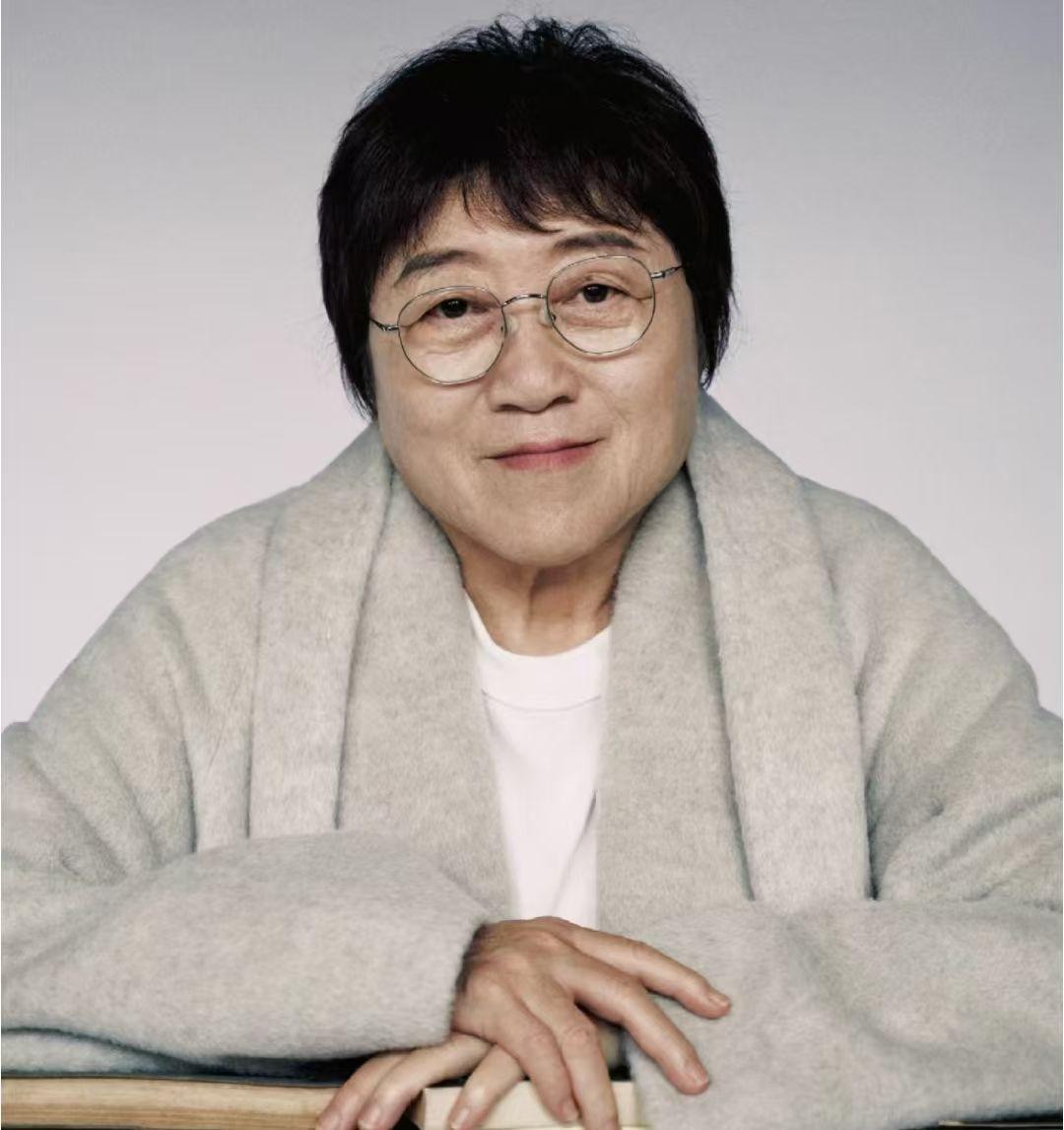 有情感学者说：
“男人找女人，
大多是解决生理层面的需求，
女人找男人，
更多是