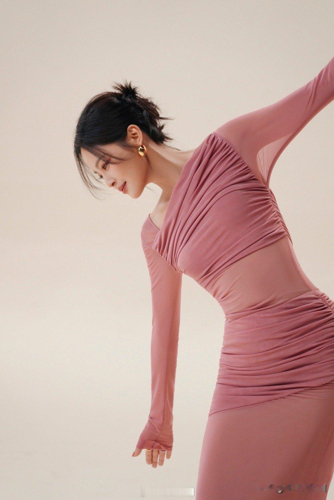 辛芷蕾身材曲线完美辛芷蕾