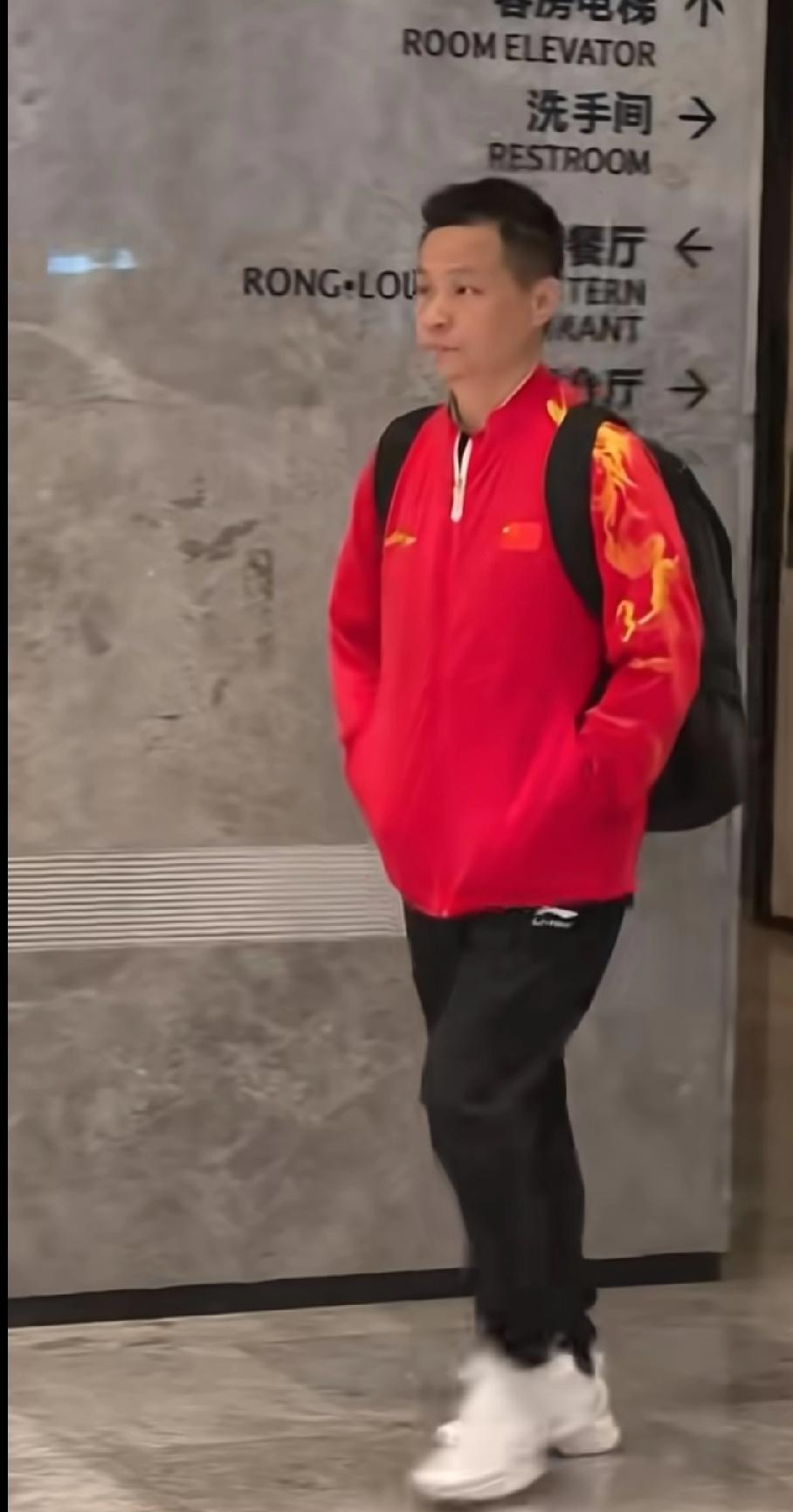 久违了，德华！💖
 
终于在重庆冠军赛的宾馆里，又看到了我们熟悉的“德华”——