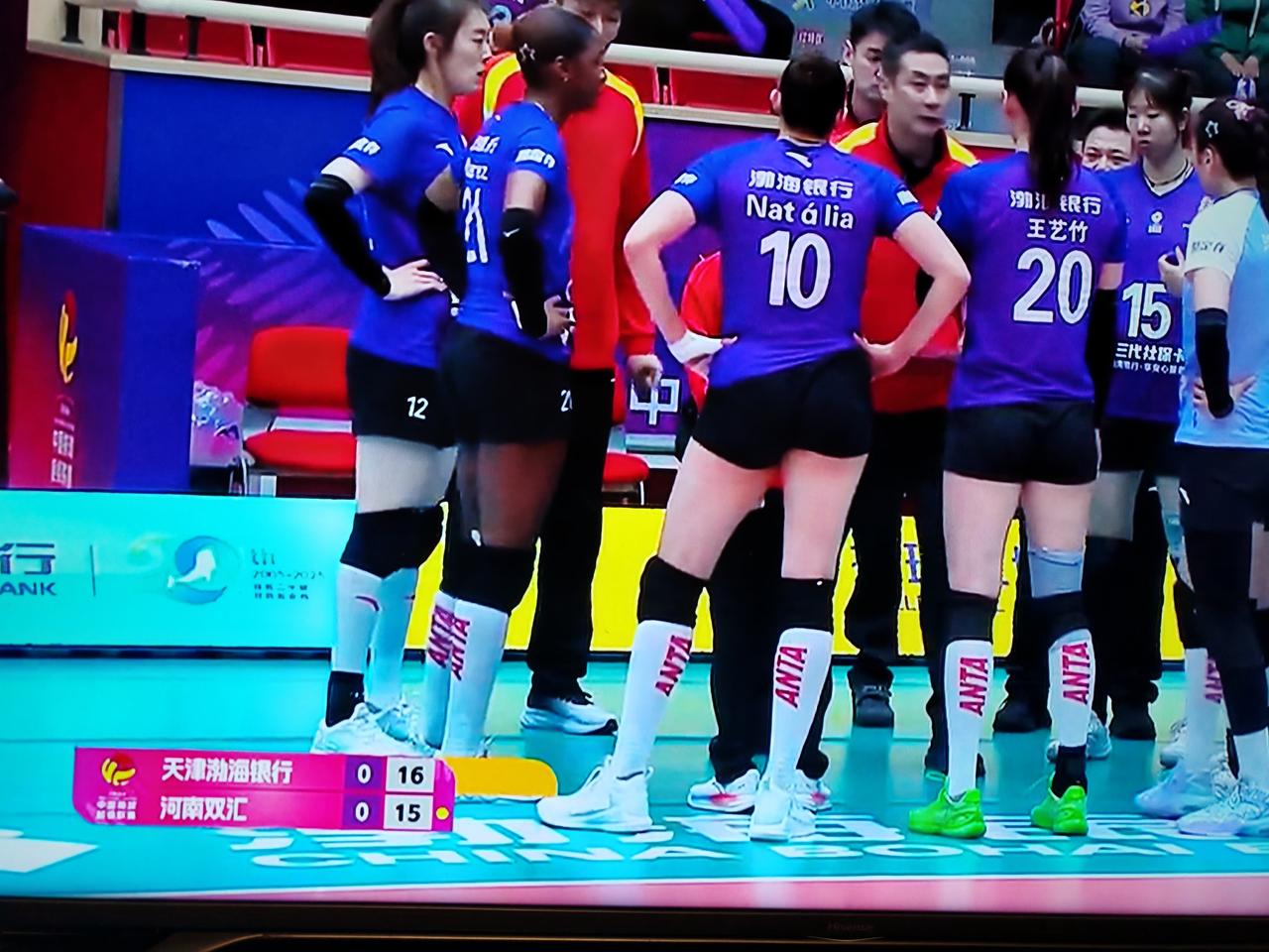女排排超联赛第十七轮的比赛，天津女排对阵河南女排，天津女排王艺竹，孟豆，夏思佳，