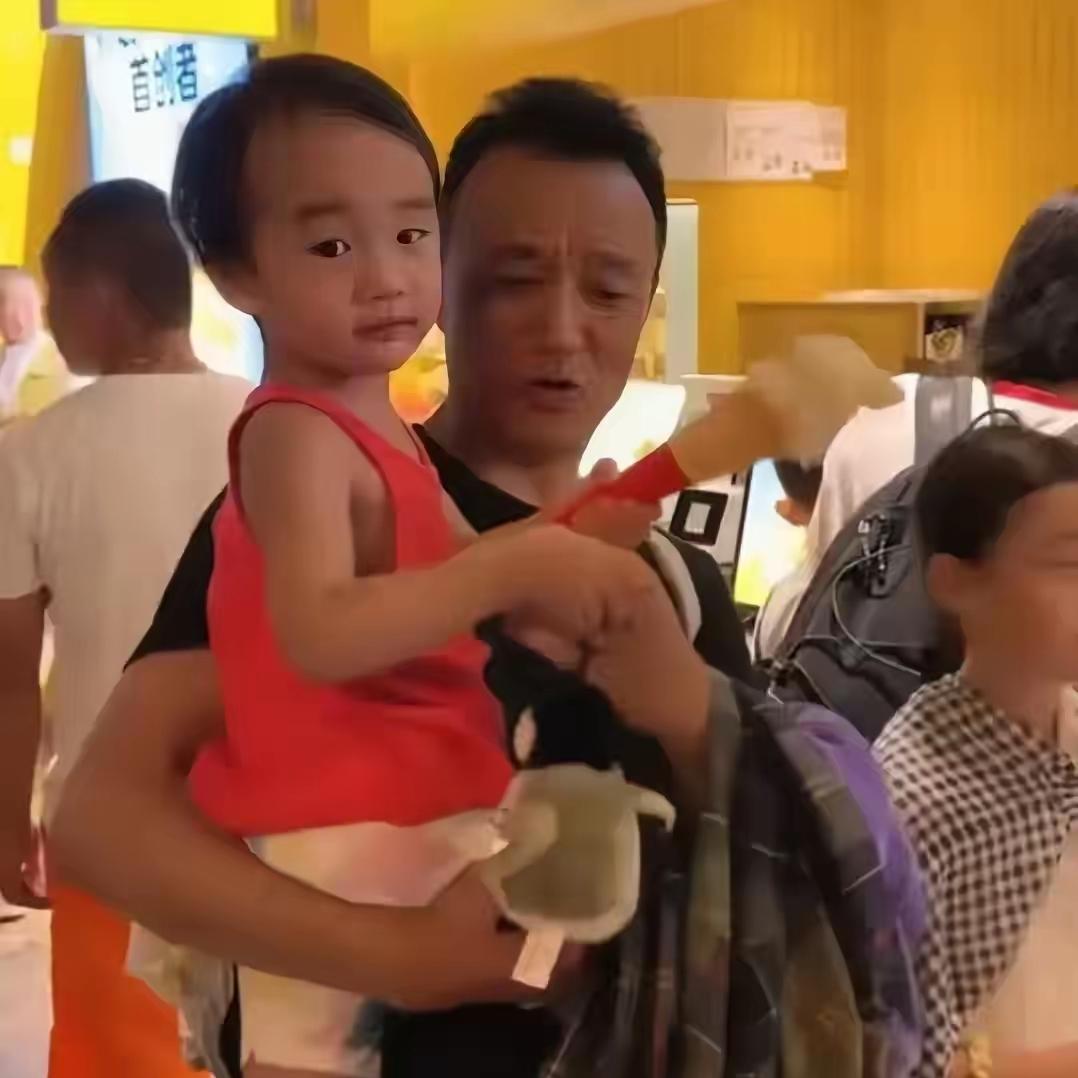 李亚鹏离婚后，他老岳父程江终于说实话了，道出女儿海哈金喜婚内的委屈。程江是作家，