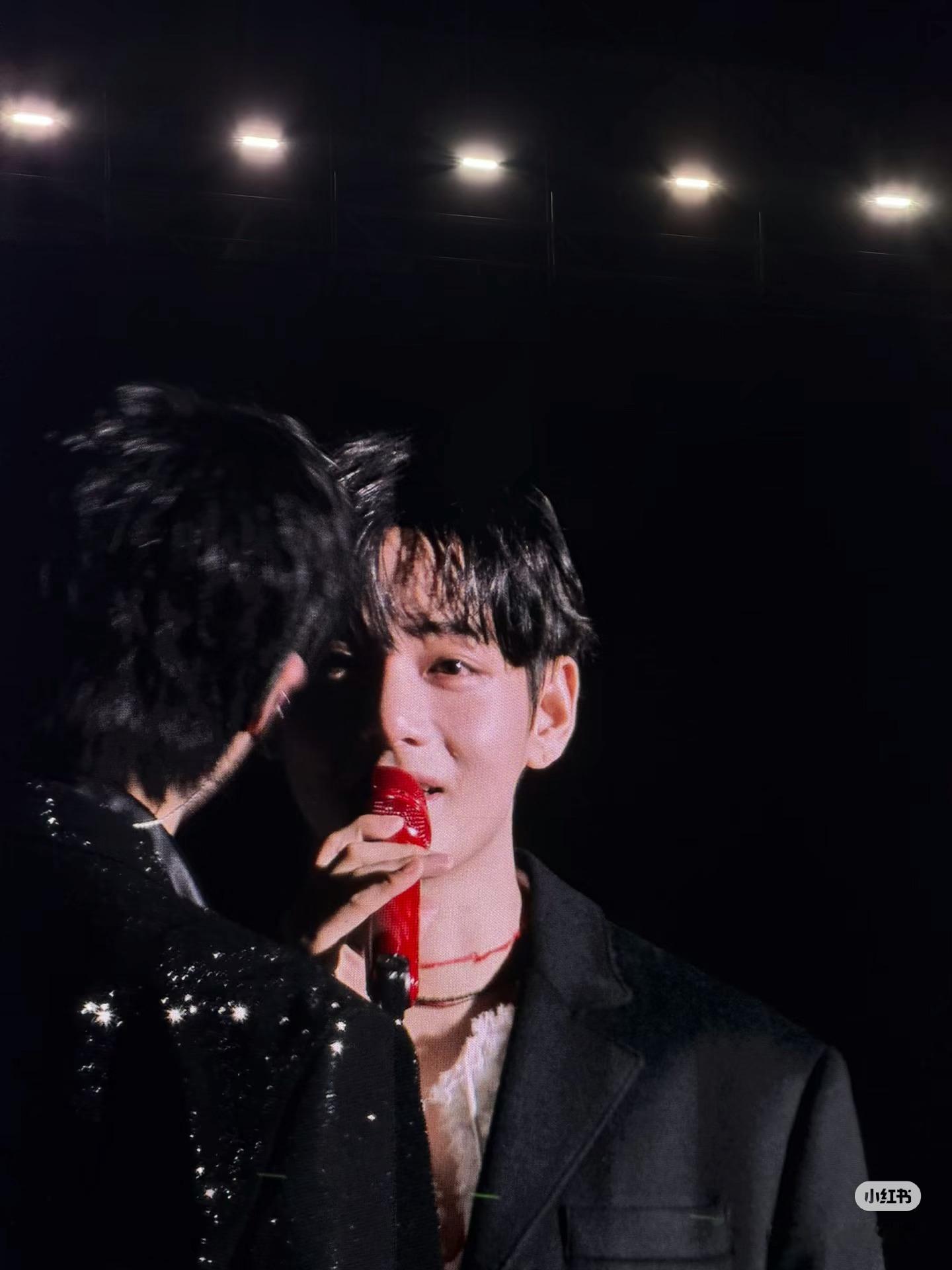 金泰亨哭了金泰亨你很棒！！！这次的舞台也很有魅力呦，真的好真诚好真诚，对待粉丝和