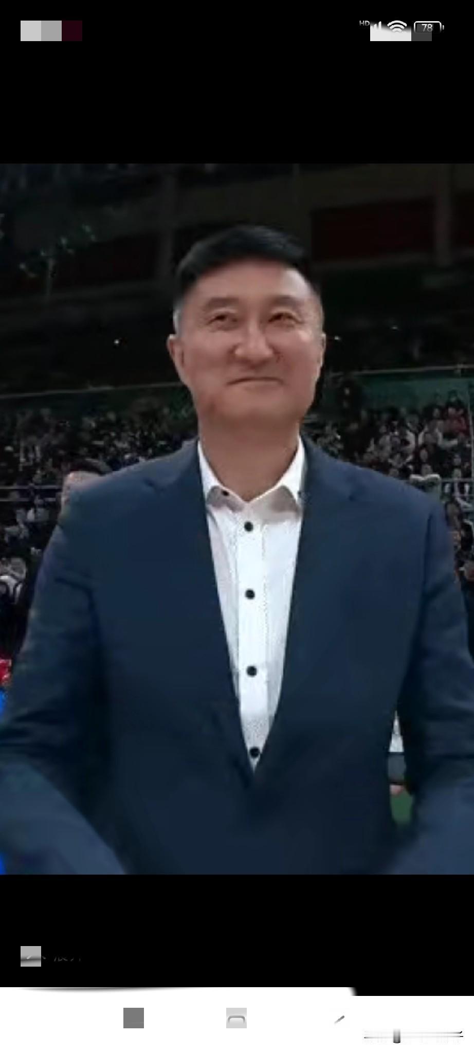 广东宏远老板情商真高，达到了让杜峰走人的目的，给宏远和杜峰既保留了台阶，又给了颜