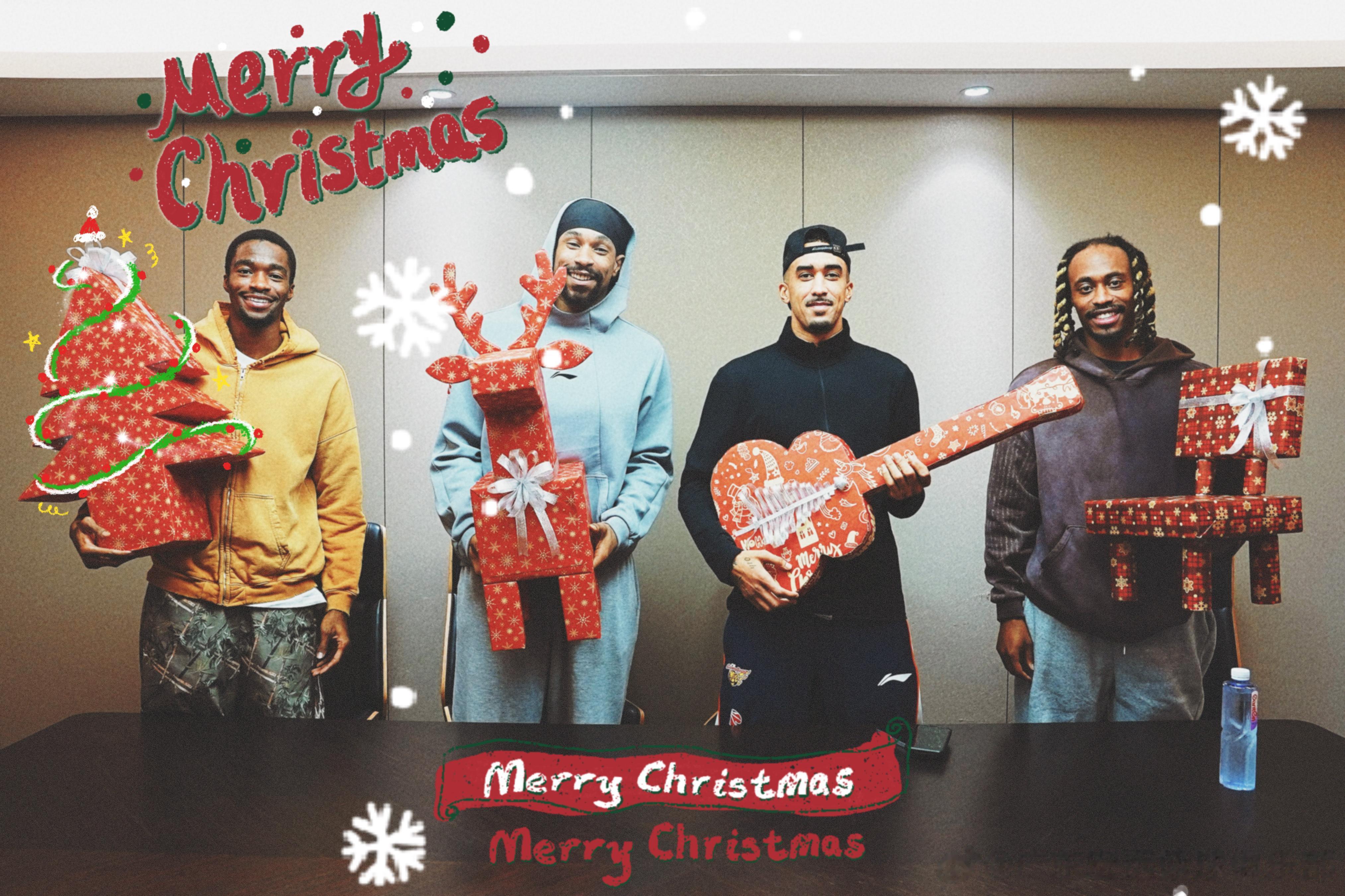 广东男篮官方社媒晒照：猜猜大家都收到了什么圣诞礼物