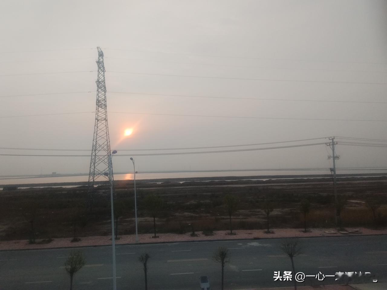 众友友早上好！
今天是4月14日，日出时间5.37分，日落时间6.45分，白天最