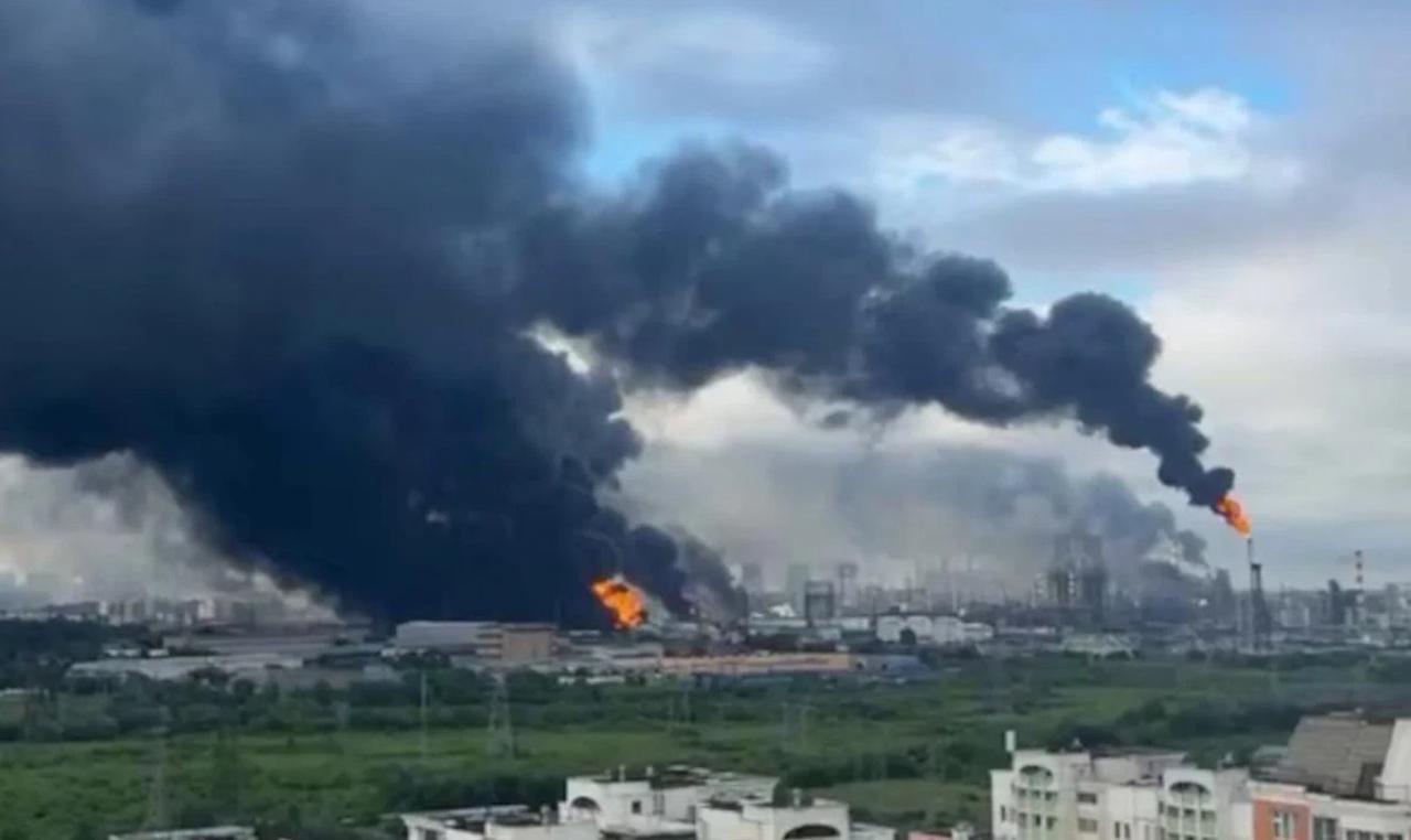 看到莫斯科上空浓烟滚滚，欧洲国家非常兴奋，立即为乌克兰增加军事援助。
从6月17