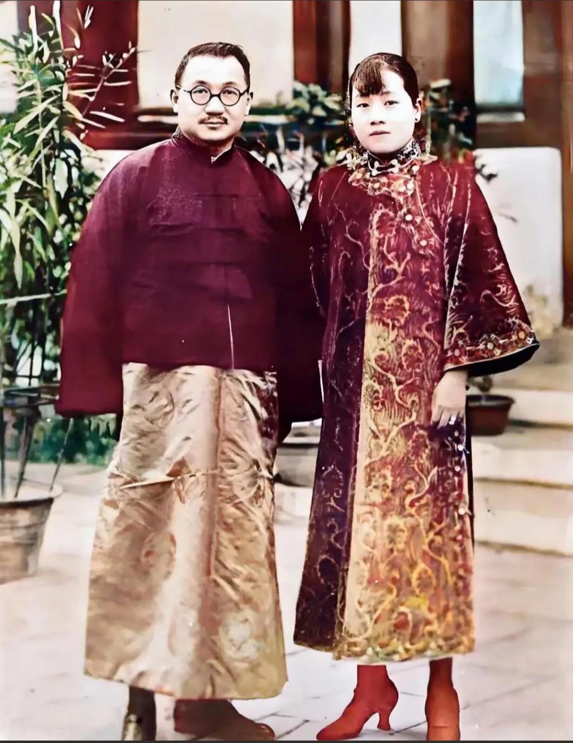 民国豪门联姻的开端
1914年，新婚不久的宋霭龄与丈夫孔祥熙的合影，俩人并肩而立