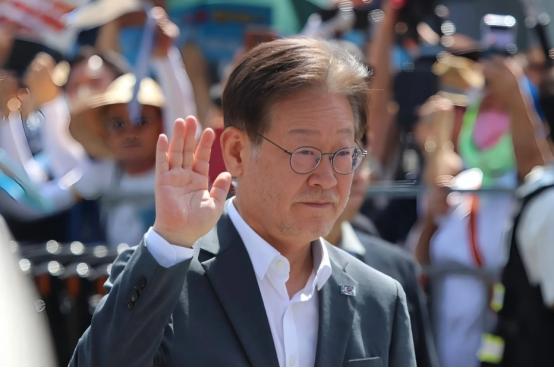 韩国议员刚窜台就想来北京？门都没有！
中方精准点名直接卡死，15人代表团全军覆没