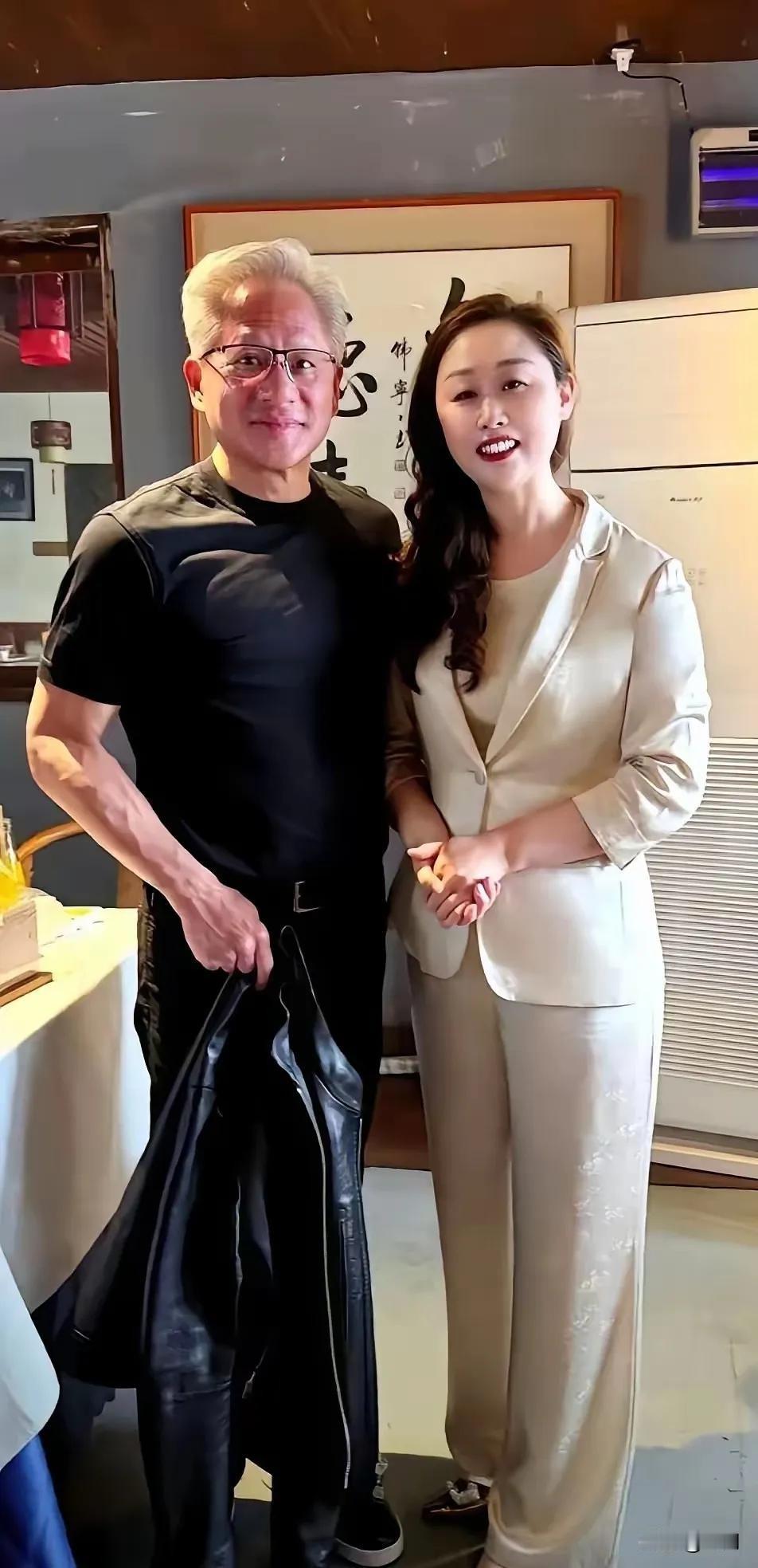 黄仁勋在北京庆云楼吃饭，老板娘的脑子真灵光，全程亲自服务，最后顺理成章跟黄老板合