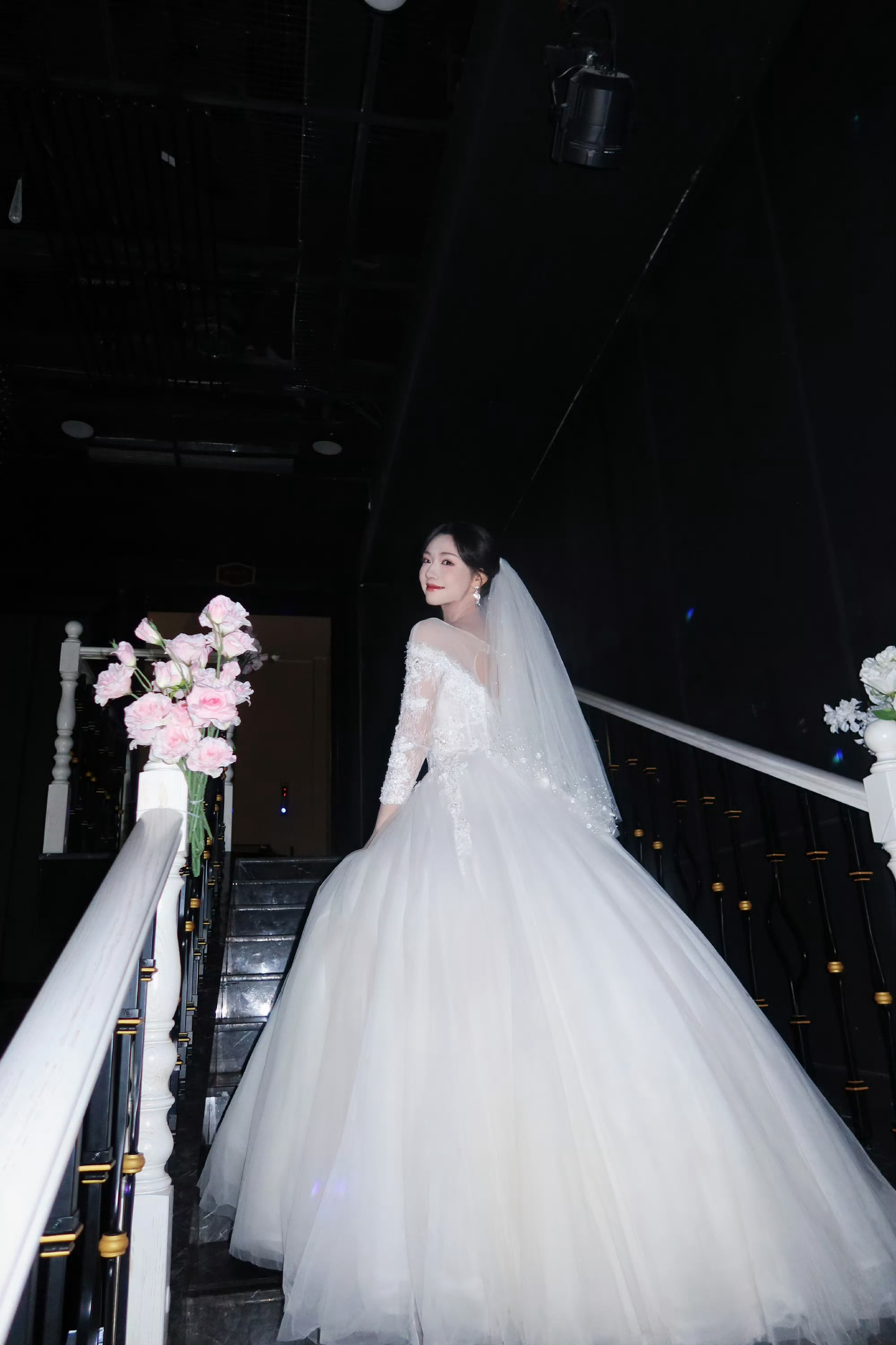 古装云比现代云吸引人剧里剧外的衣服都不是很能get感觉还是得专业的团队来搭 