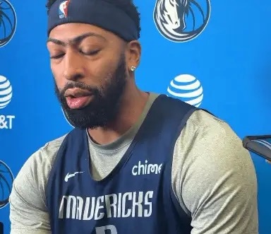 被问到更希望周五对湖人复出，还是周六对快船复出时（当地时间）。戴维斯说道：“你知