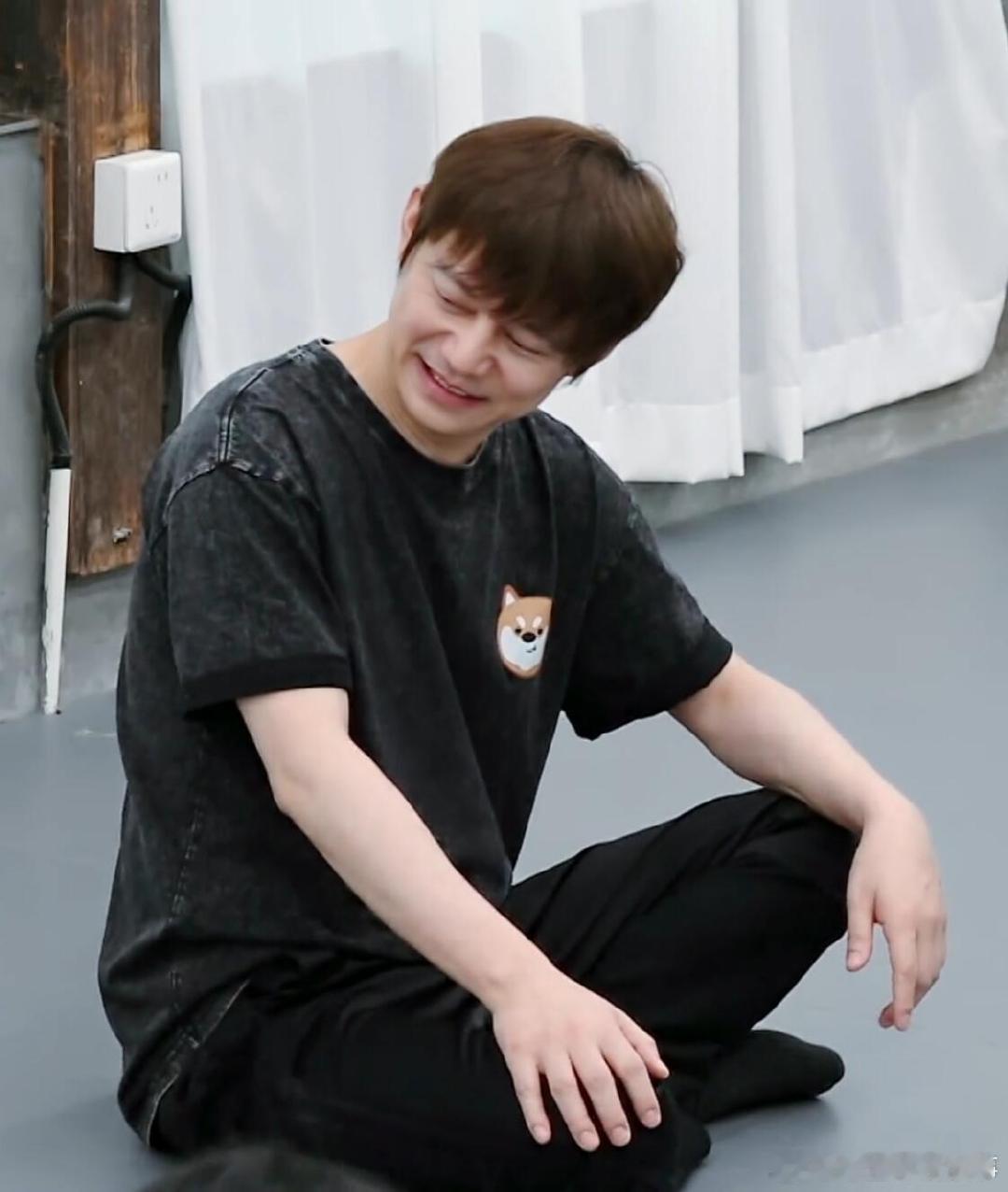 何老师玩电脑像我奶打麻将 太真实了！前一秒还吐槽像酒店前台，后一秒自己上手就一脸