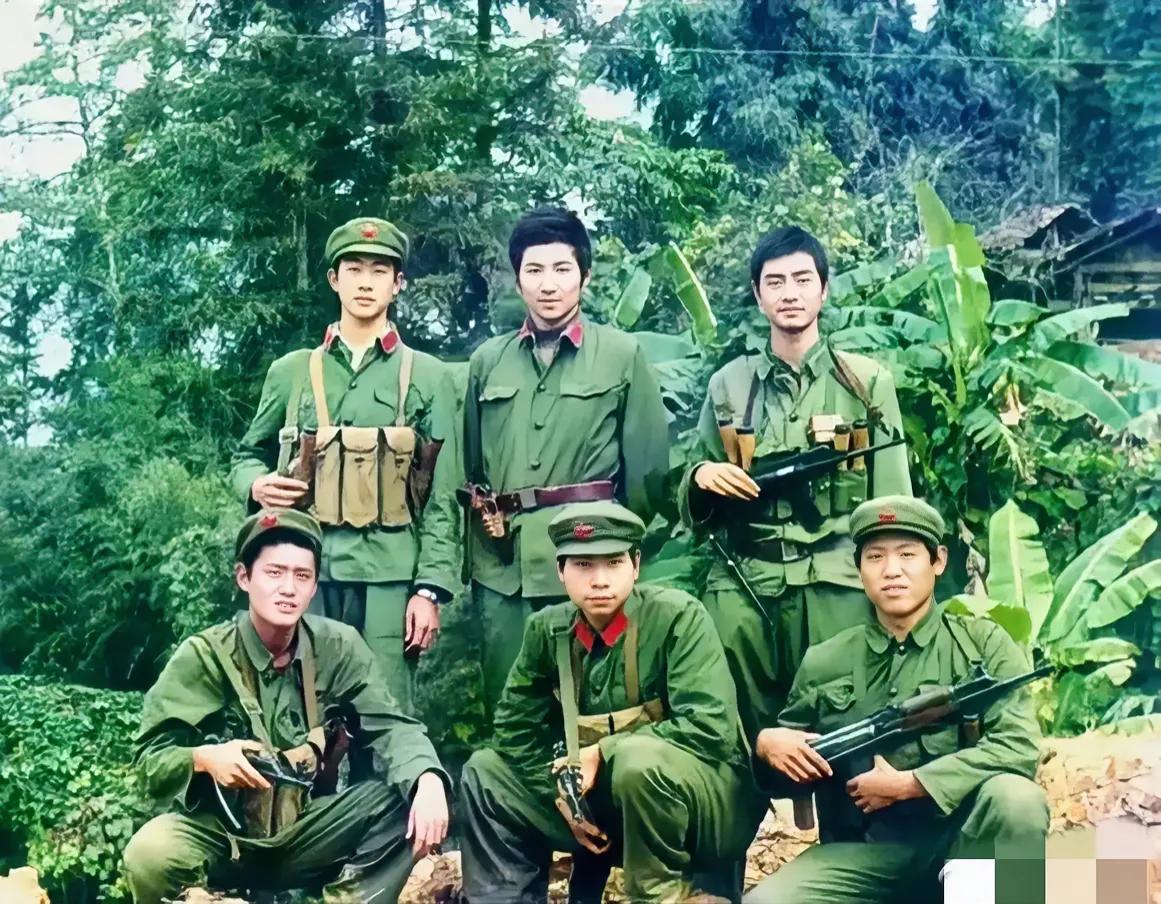 这张照片拍摄于1984年12月，是几名侦察兵在云南麻栗坡的罕见留影。从照片中可以