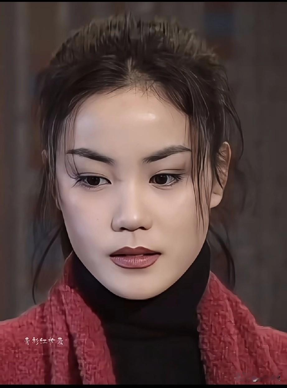 23岁的王菲，自带贵气，王者气息，已初见天后骨相，不是被观赏的美，而是自带氛围的