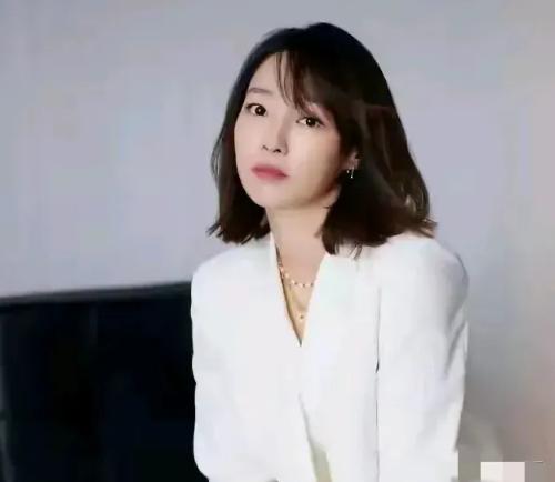 “什么？白百何有小儿子了？”这个消息一出，可把网友们给炸懵了，大家纷纷表示：“这