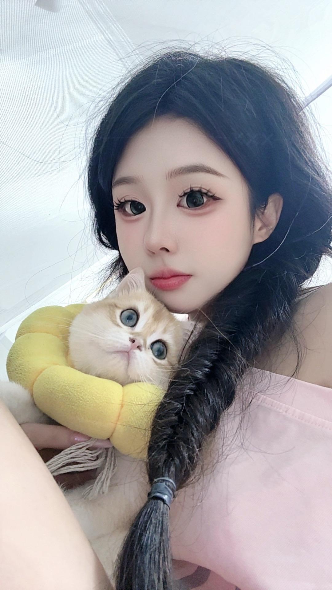 拥有你 生活从一地鸡毛变成漫天猫毛 但没关系 妈妈爱你