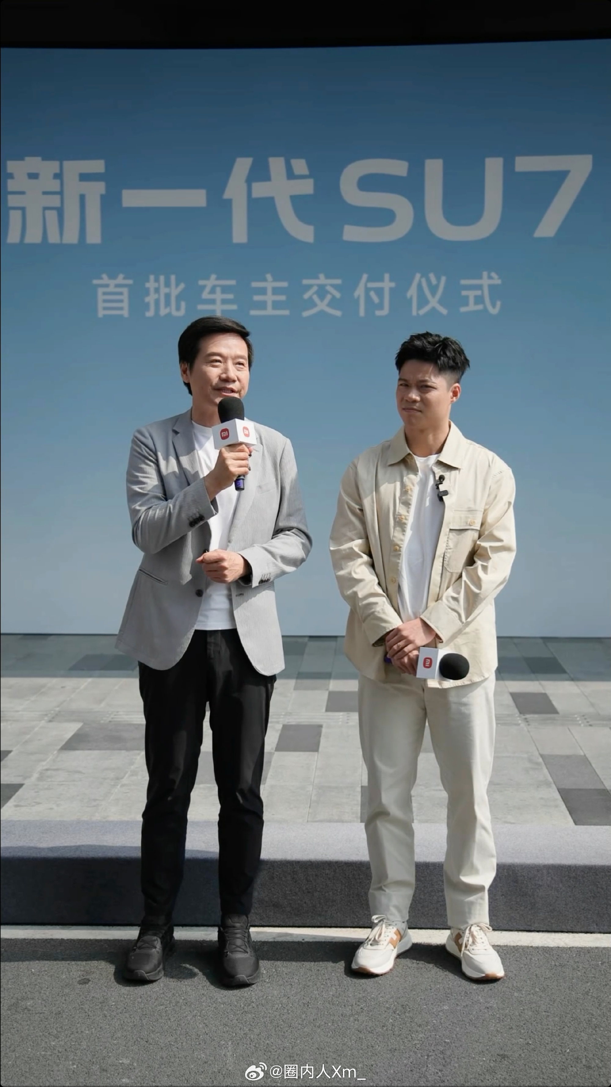 上市即交付新SU7提前备产现车，买车车主不用担心排队等车的焦虑。雷军为新一代SU