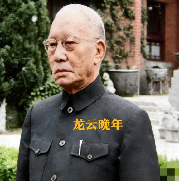 关于龙云的性格，美国人陈纳德有一个经典评价。
他说龙云内心混杂了三种人格角色：土