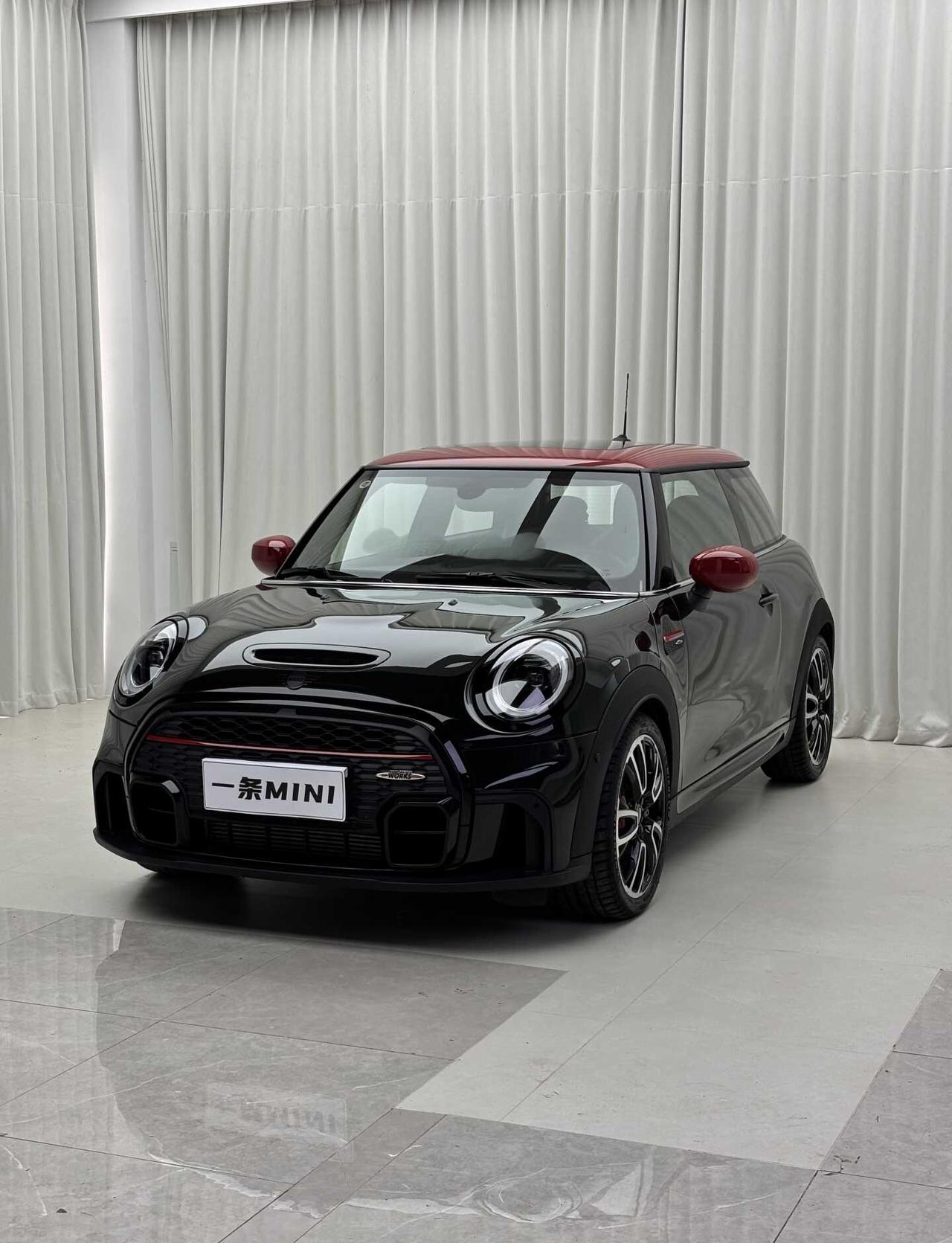 出一台23年原版原漆0出险的复古绿JCW
23年MINI JCW ALLIN
一