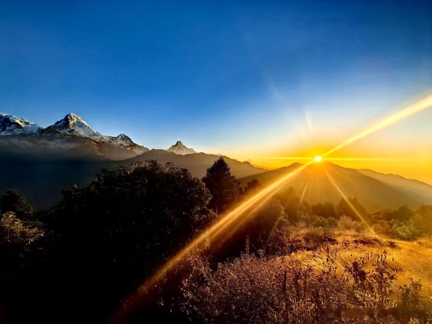 尼泊尔🇳🇵和中国西藏这一次又把我夺回了回忆的记录喜马拉雅的山谷，猝不及防，被