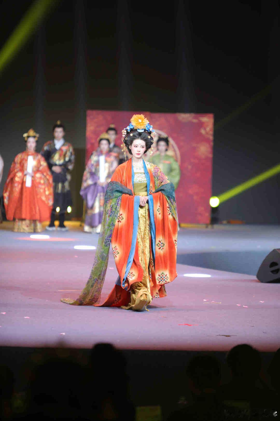 好久没在内娱见过这种类型了 古典美才是高级感！国风女艺人的造型，让人眼前一亮～ 