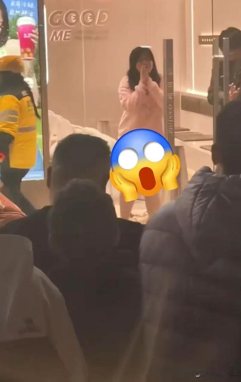 古茗奶茶火了一把，据说是一女子被闺蜜撬墙角了，崩溃了