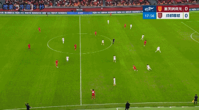 如果韦世豪对这张踩踏阮奇龙的黄牌还颇有微词的话证明他愣头青小伙子的秉性还未完全褪