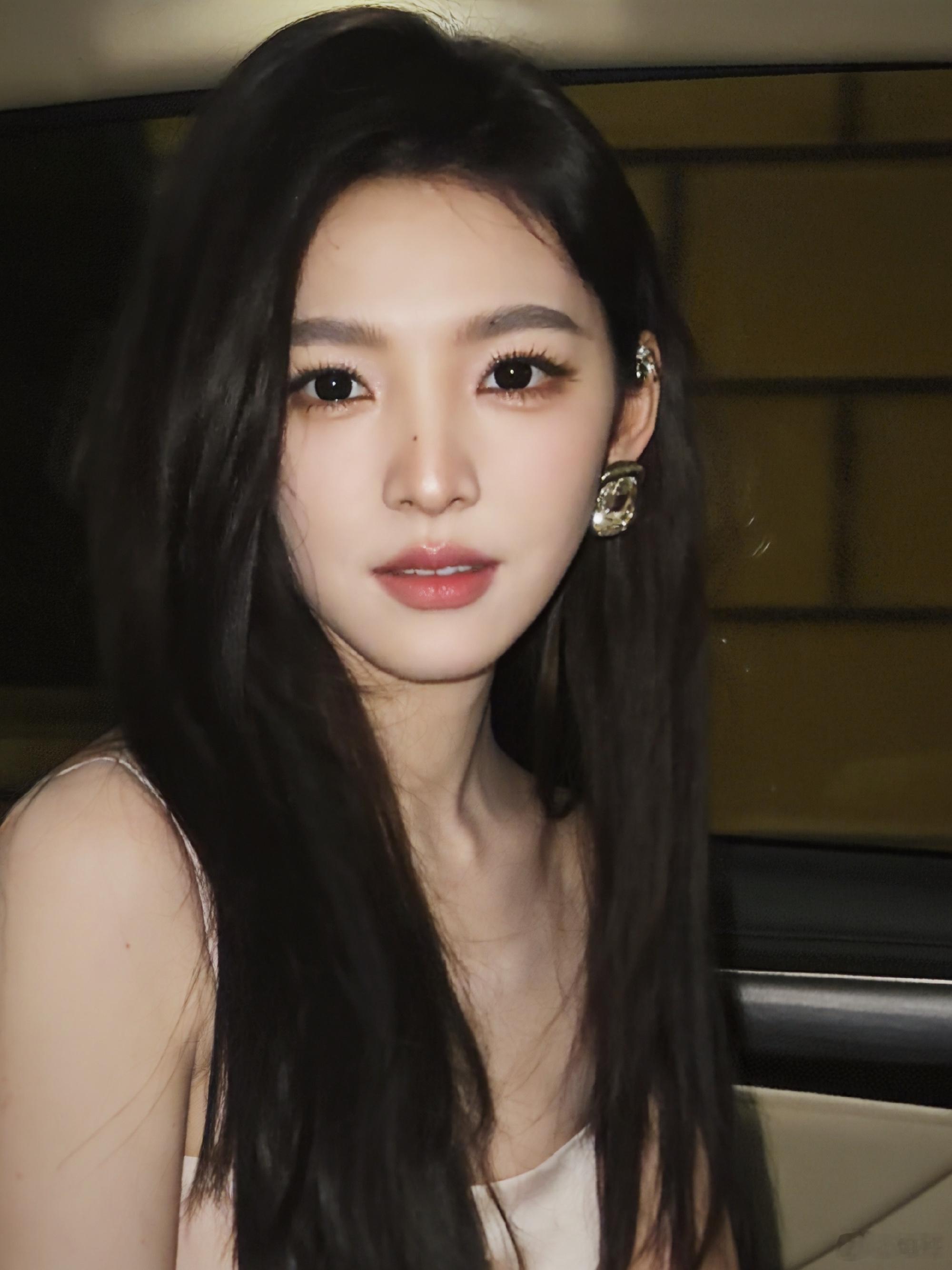 章若楠纪梵希品牌大使 好权威的一张脸太美了 