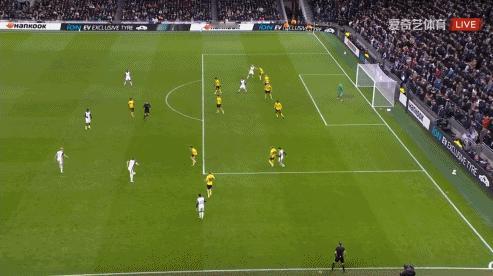 GOAL!斯卡利特！热刺1-0埃尔夫斯堡 比赛第71分钟，库卢塞夫斯基在左侧传中