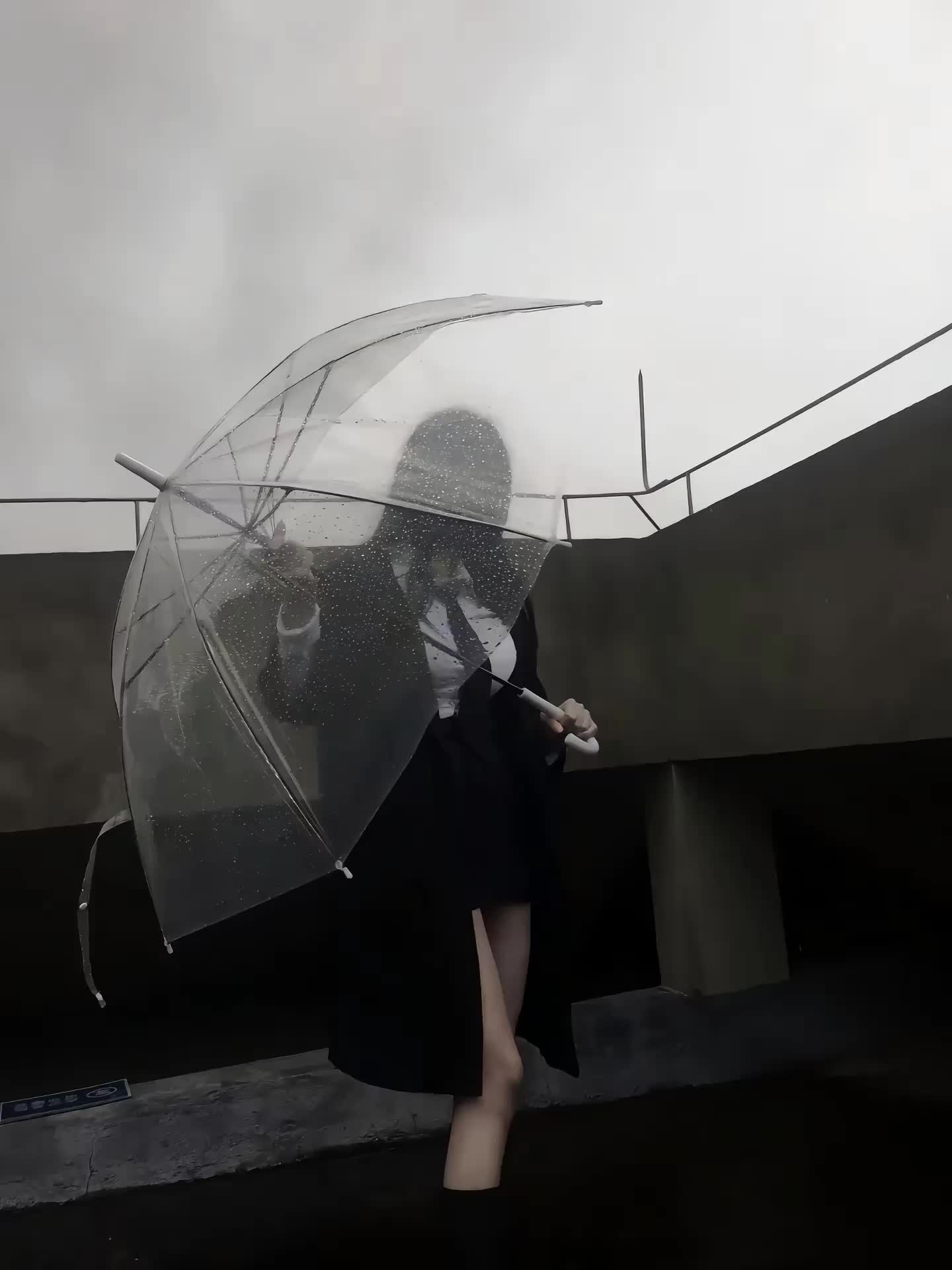 和你的分开原来不是一场倾盆大雨 而是伴随我一生的潮湿 googoo
