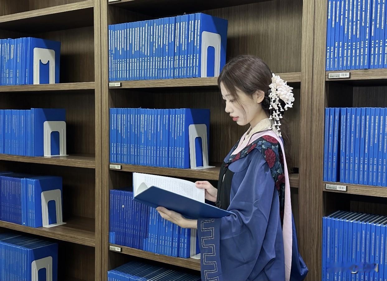 现在高考和几十年前有啥不一样如今高等教育普及，高考录取率大幅提升，考个普通大学不