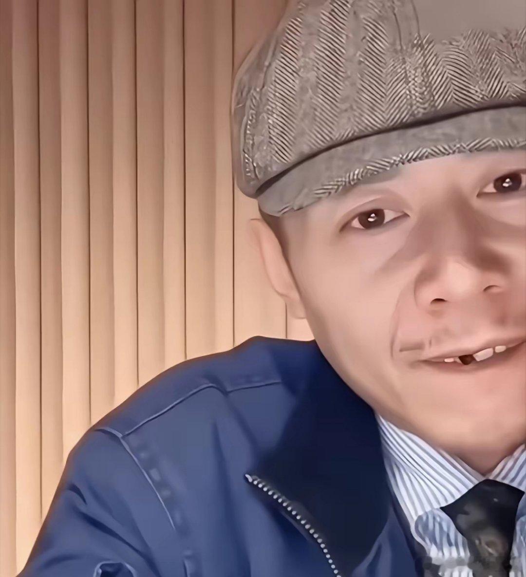 果然谈恋爱要趁早！大冰老师前两天才刚宣布恋爱呢今天直播的时候假牙就掉了…门牙掉了