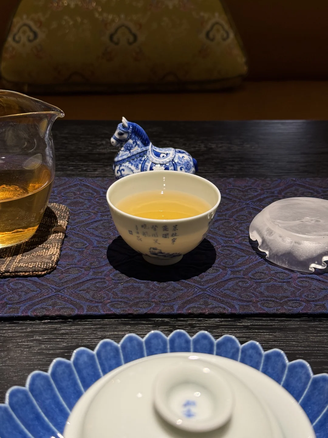 登临笑晚风。无穷秋色蔽晴空