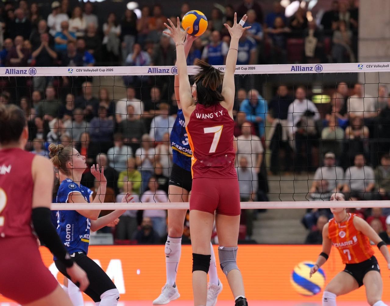 王媛媛单场8拦网，加拉塔萨雷 3:2 险胜土耳其航空
北京时间4月12日，土超5