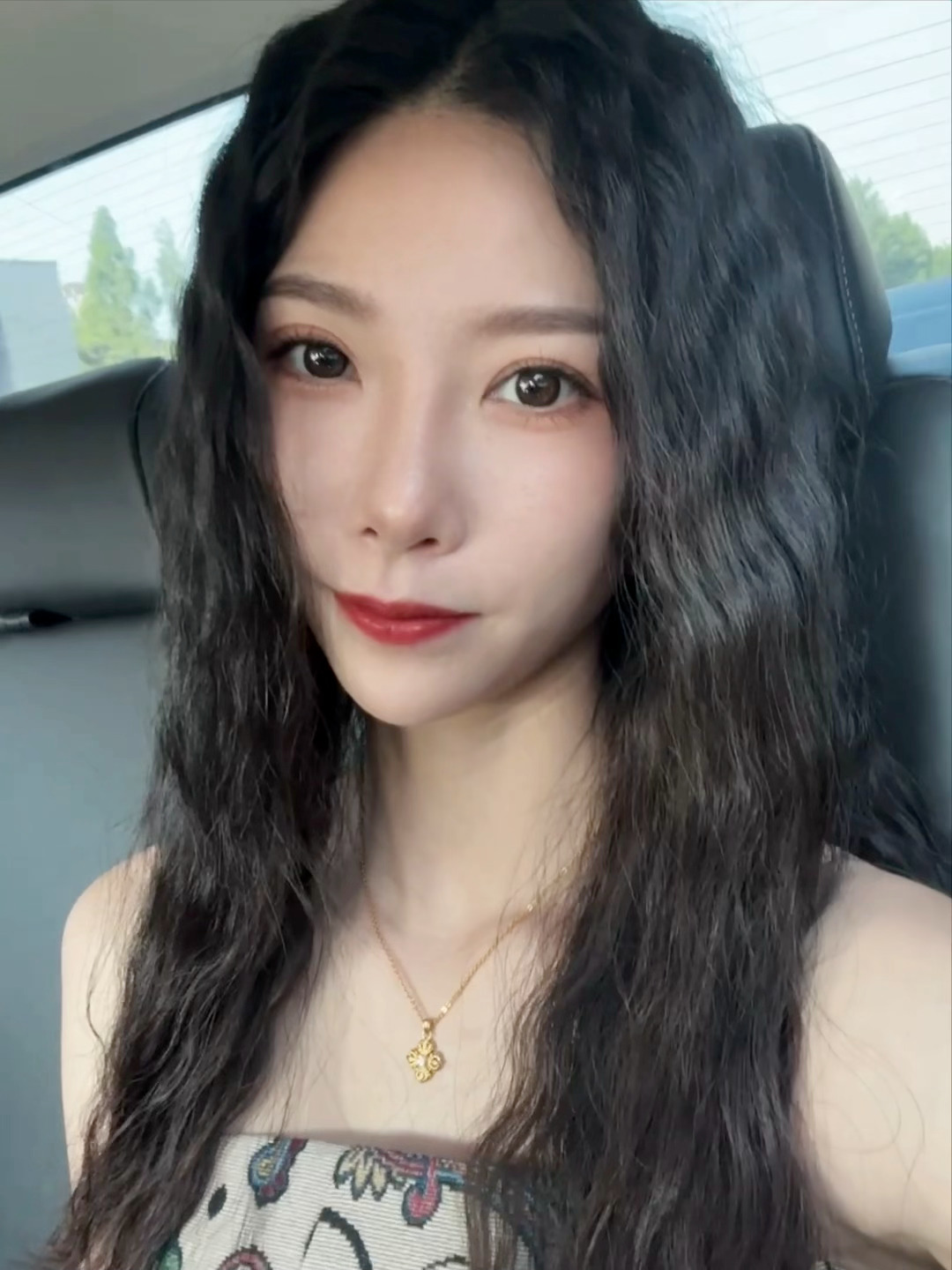 终于想起来我这个发型像谁了！长发公主她妈！哈哈哈哈哈哈哈 年度最佳cos！[喵喵
