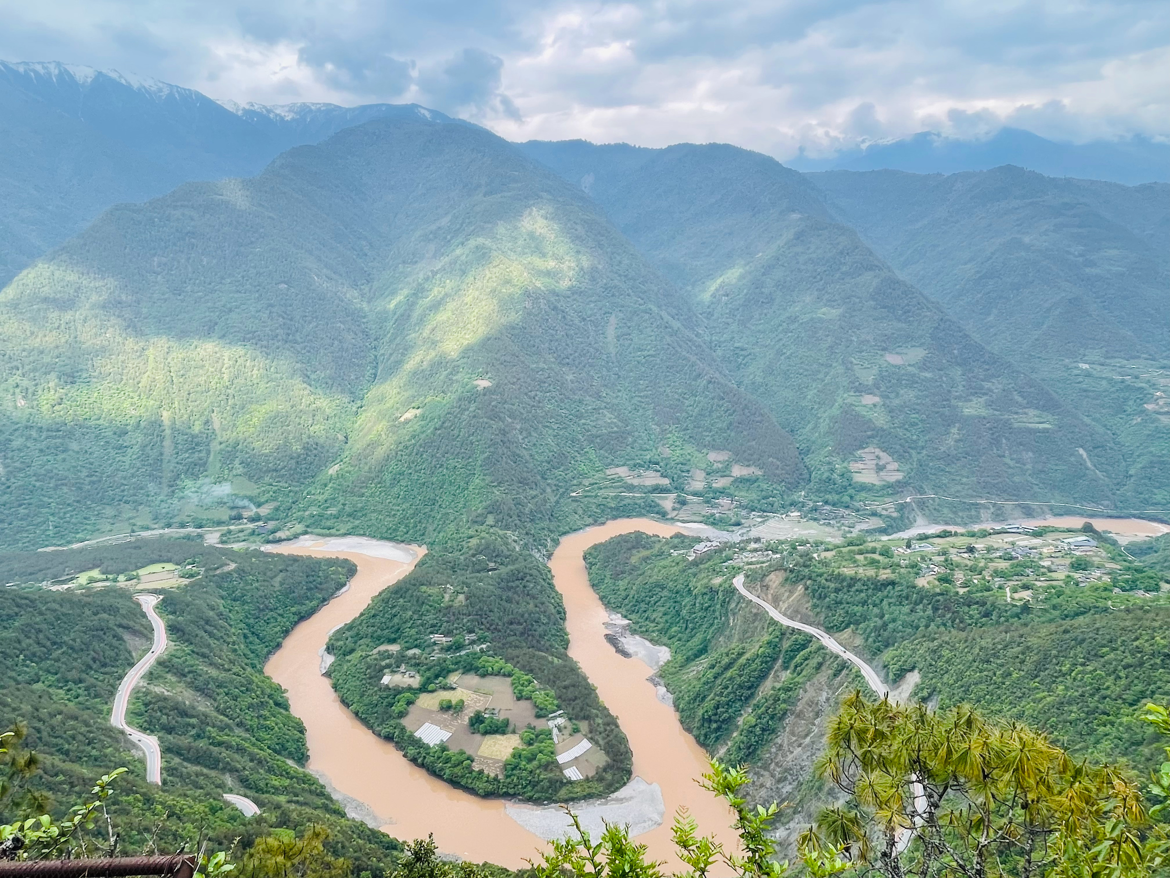 年度旅行记忆  今年云南的深度游之后，才发现有很多小众的经典游玩路线，其中一条就