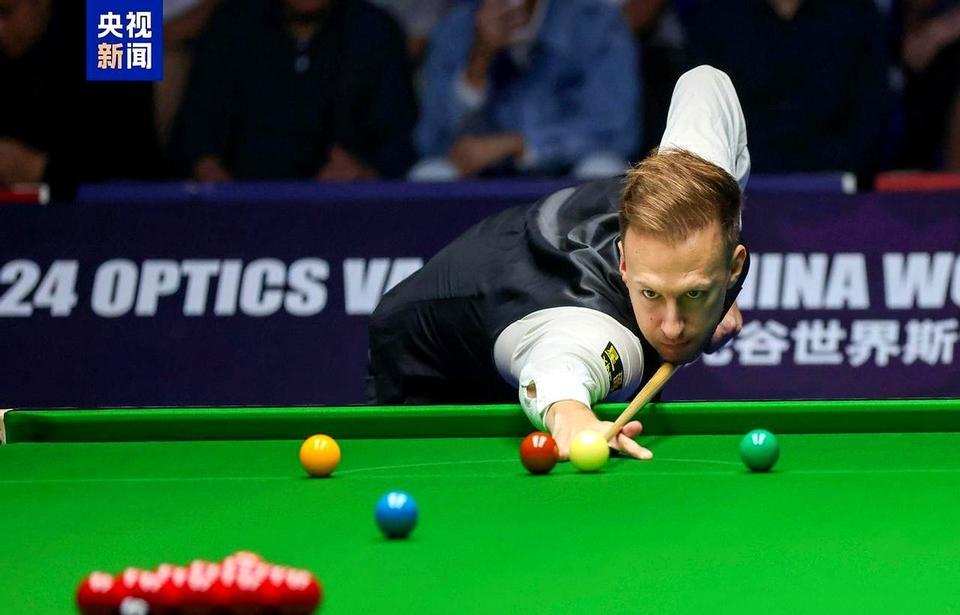 吴宜泽，21岁，干翻了世界第一。
没人看好他。
特鲁姆普一杆清台像吃饭，他偏把局