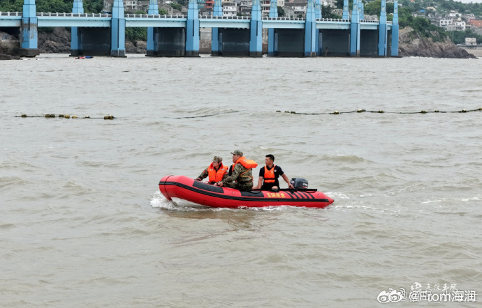 防汛救援联合演练台州玉环筑牢沿海安全防线 模拟台风登陆叠加大面积山体滑坡、积水倒