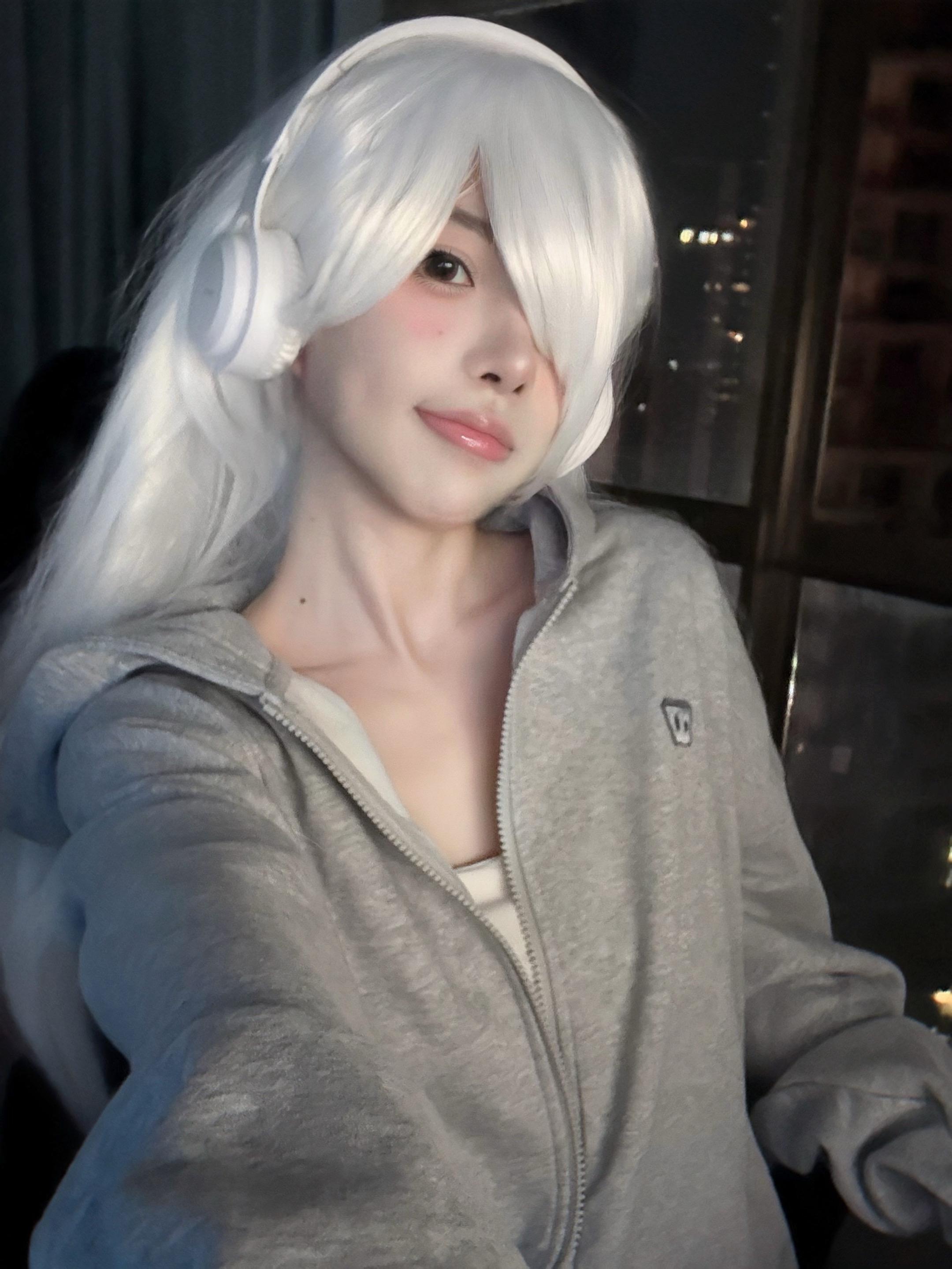 有时候想活在二次元里。