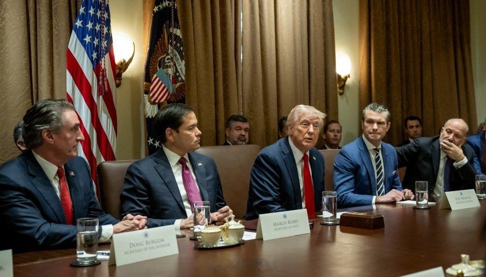 刚刚收到的消息：美国不确定军事打击是否能够促使伊朗政权发生更迭。美国国家安全高级