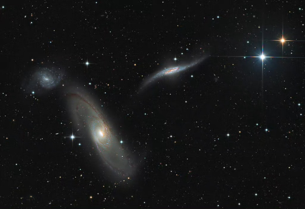 #每天一天文图# 室女座三重星系 ​​​