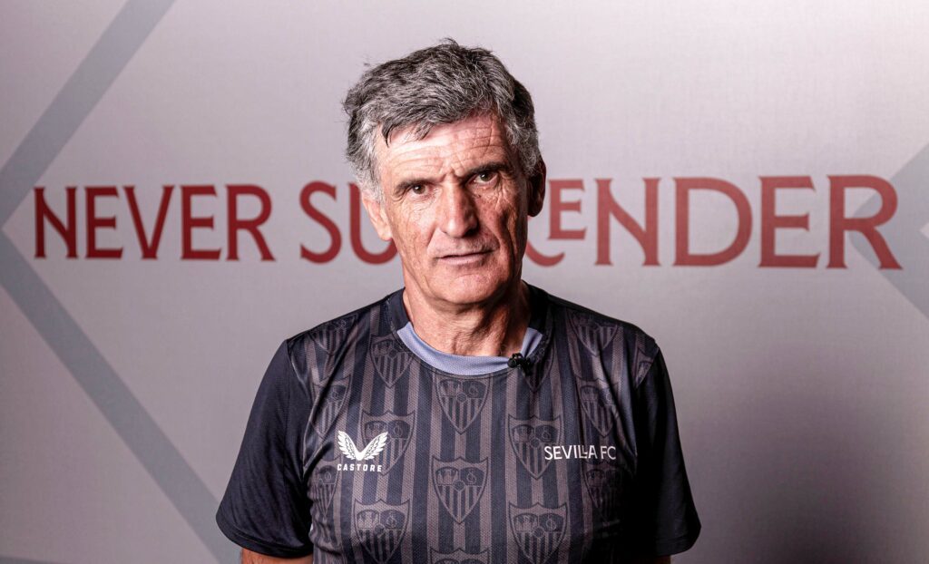 “在老特拉福德曼联碾压了我们，我在技术区里完全呆住了。 欧罗巴联赛四分之一决赛的