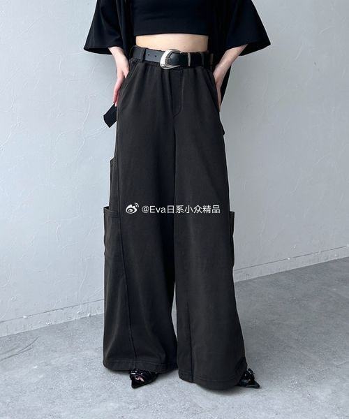pageboy超火的裤子，官网评分很高。接触冷感两穿卫裤，实物手感软嘟嘟薄薄的，