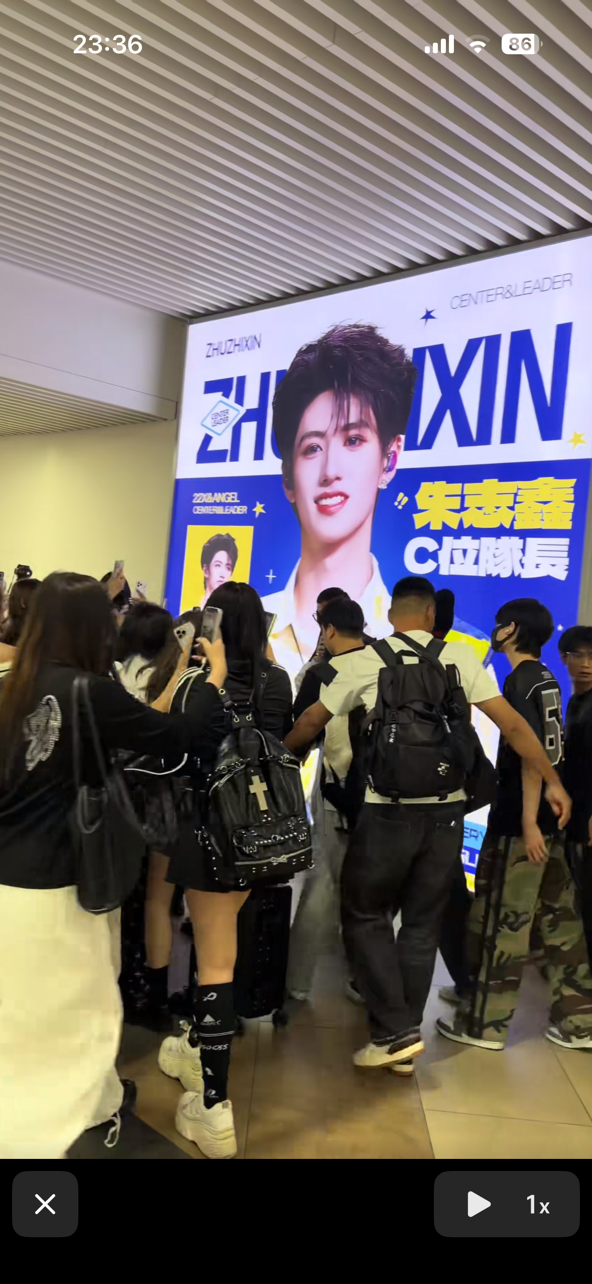 哇塞他们路过都能看到051朱志鑫了 