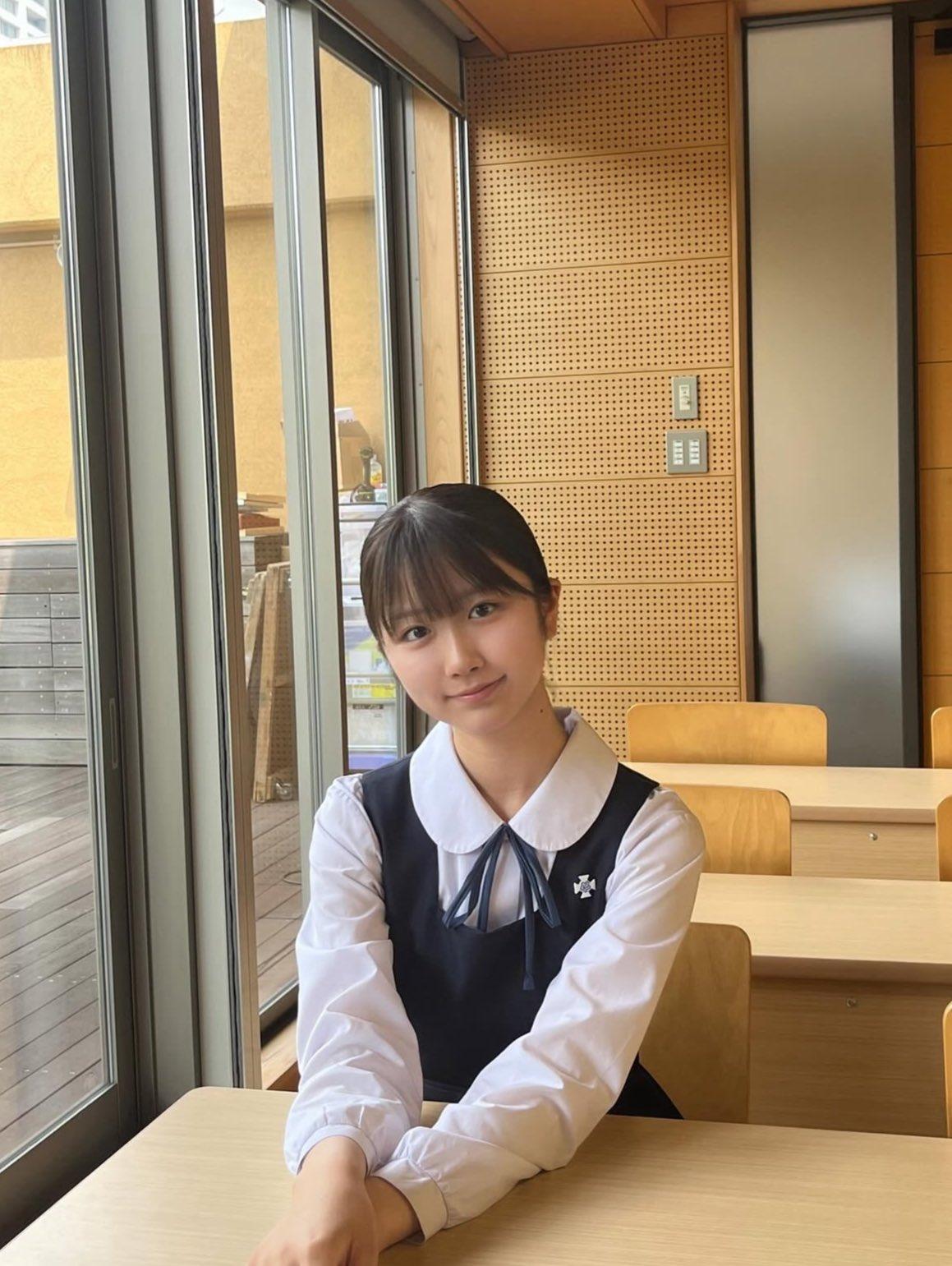 窗明几净，书香满溢。