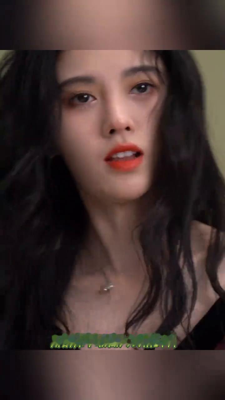 笑死，到底是谁在造谣鞠婧祎不敢做大表情的？以前的鞠婧祎笑起来的时候都是无嘴浅笑，