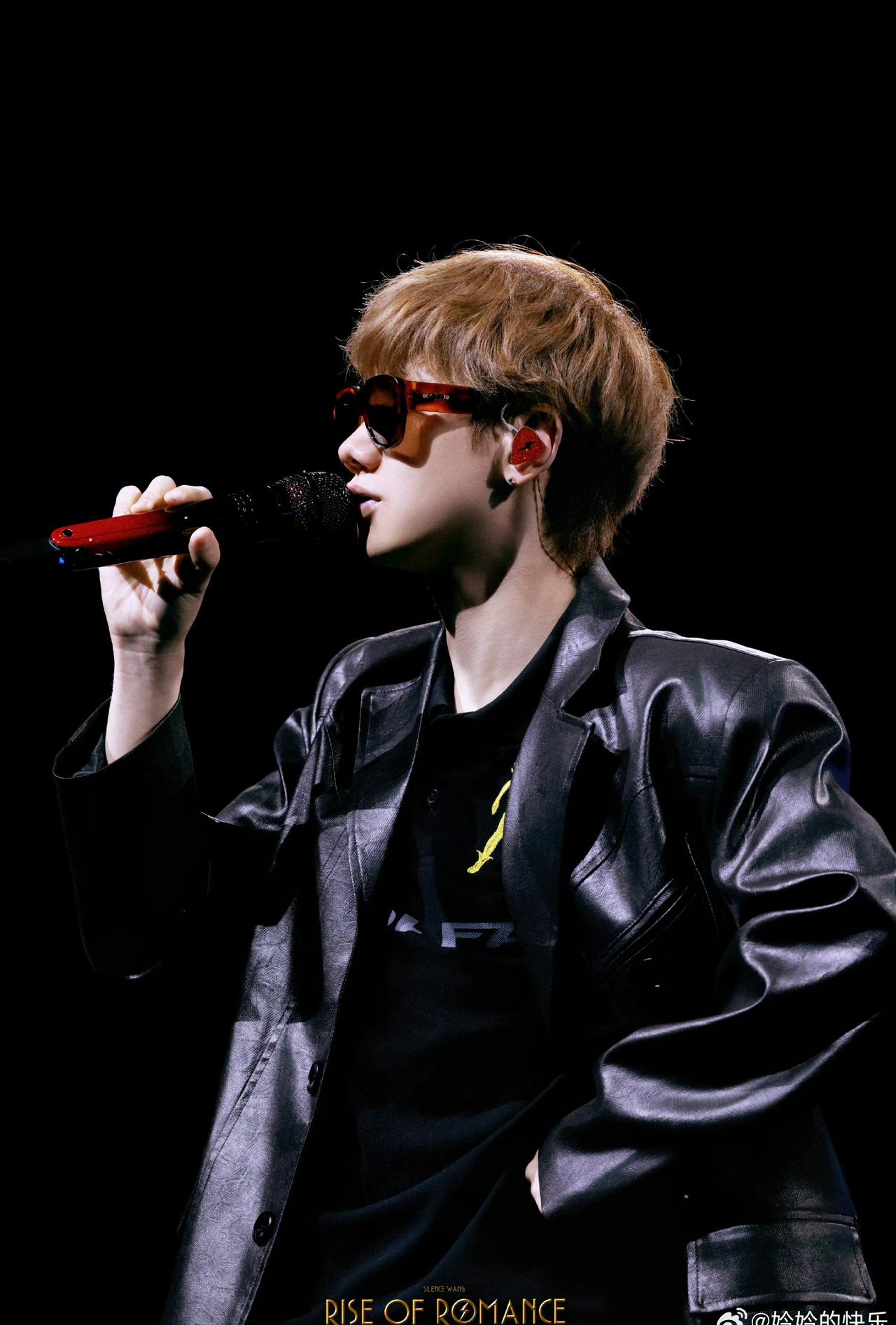 又能怎 汪苏泷的冷笑话越来越炉火纯青了，每次都能把人冻得瑟瑟发抖，但又忍不住想听