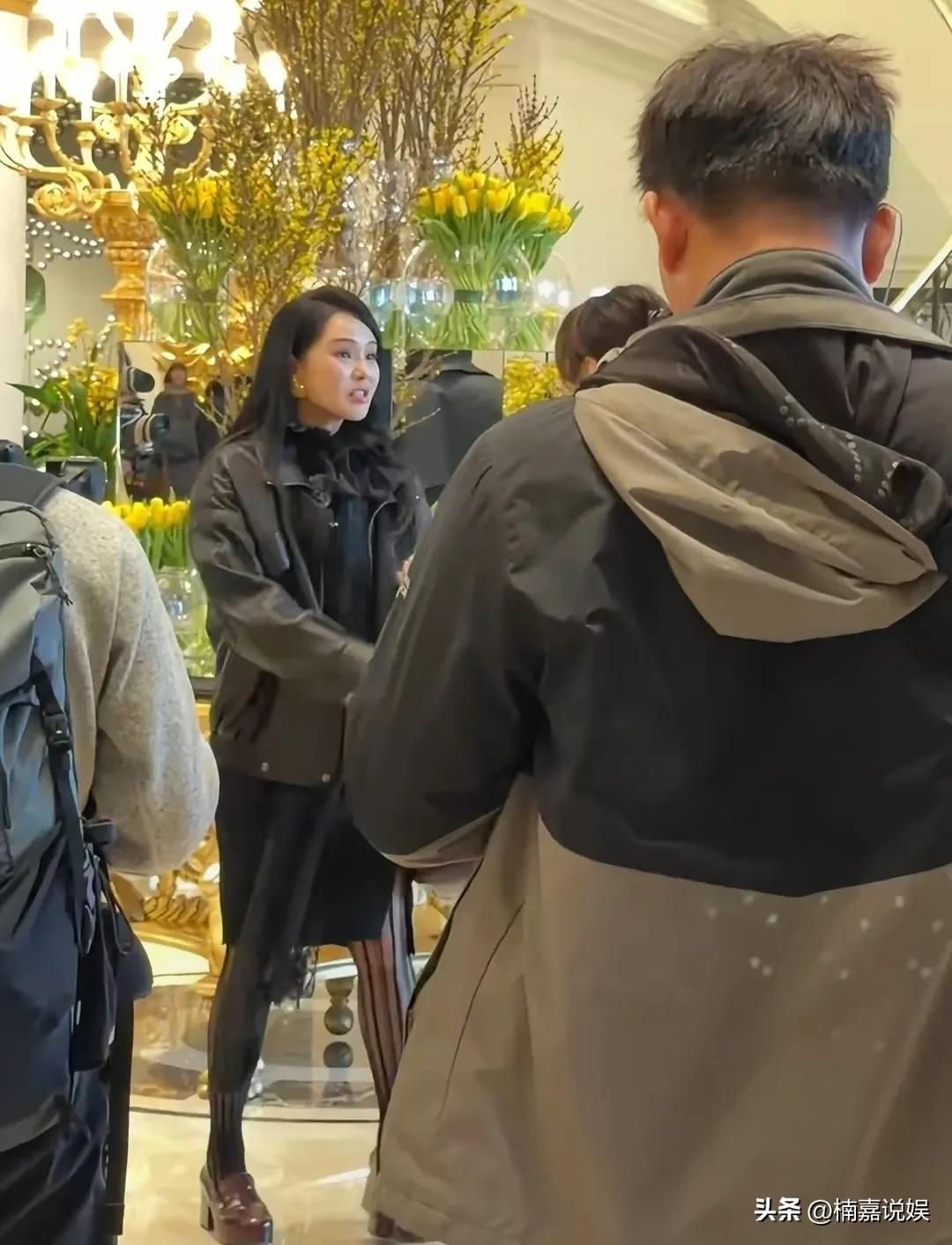 伊能静和老公秦昊在俄罗斯录综艺《妻子的浪漫旅行》，近照看着颜值回春不少啊，58岁