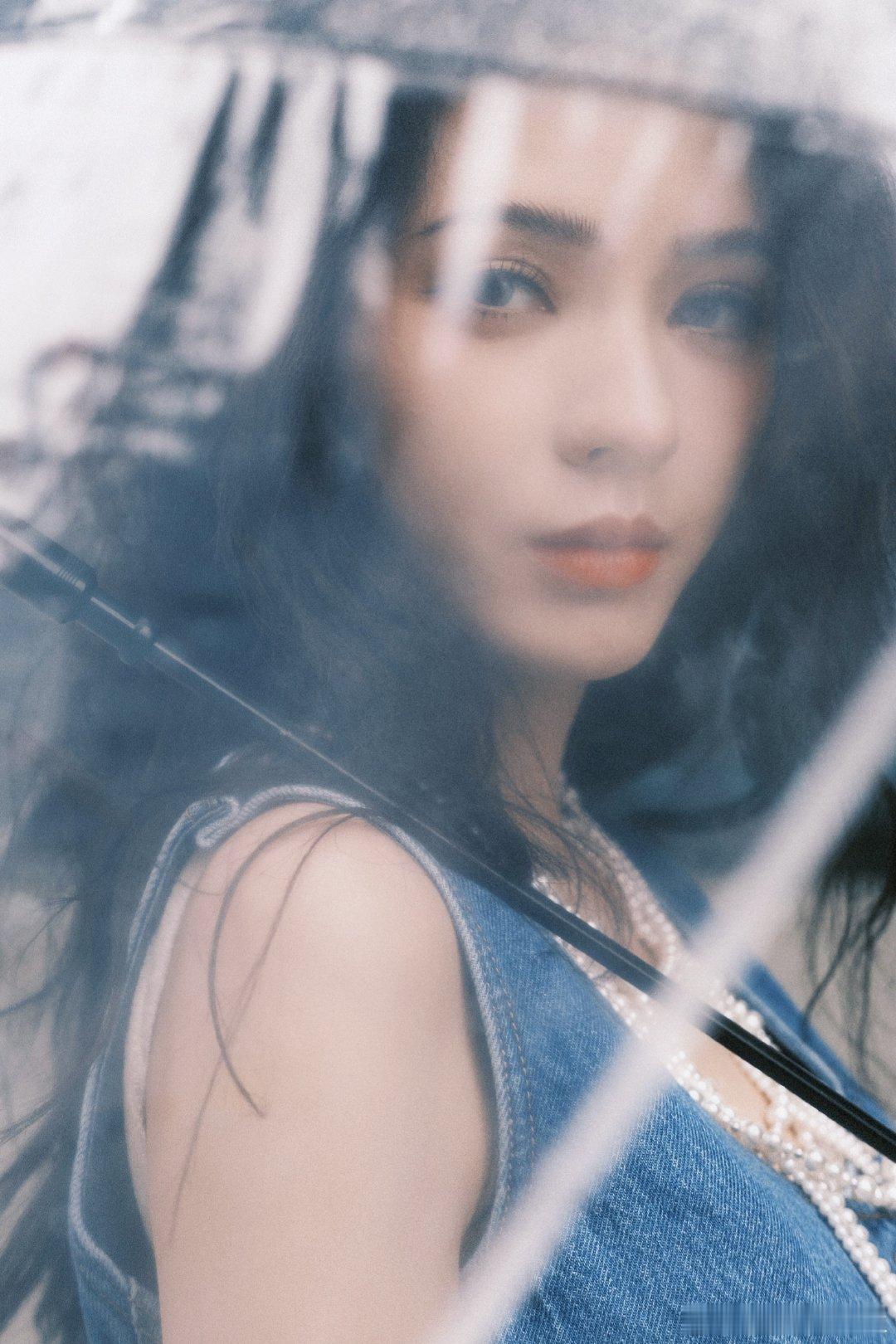 #张予曦hi6剧照#张予曦这组hi6的剧照真的把我美亖了，太有那味儿了，她的美真