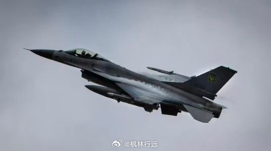 7月29日，一架F-16战斗机在前线某区域执行作战任务时失去联系。飞行员安全弹射